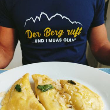 Der Berg ruft, und i muas gian! - Unisex Shirt Premium